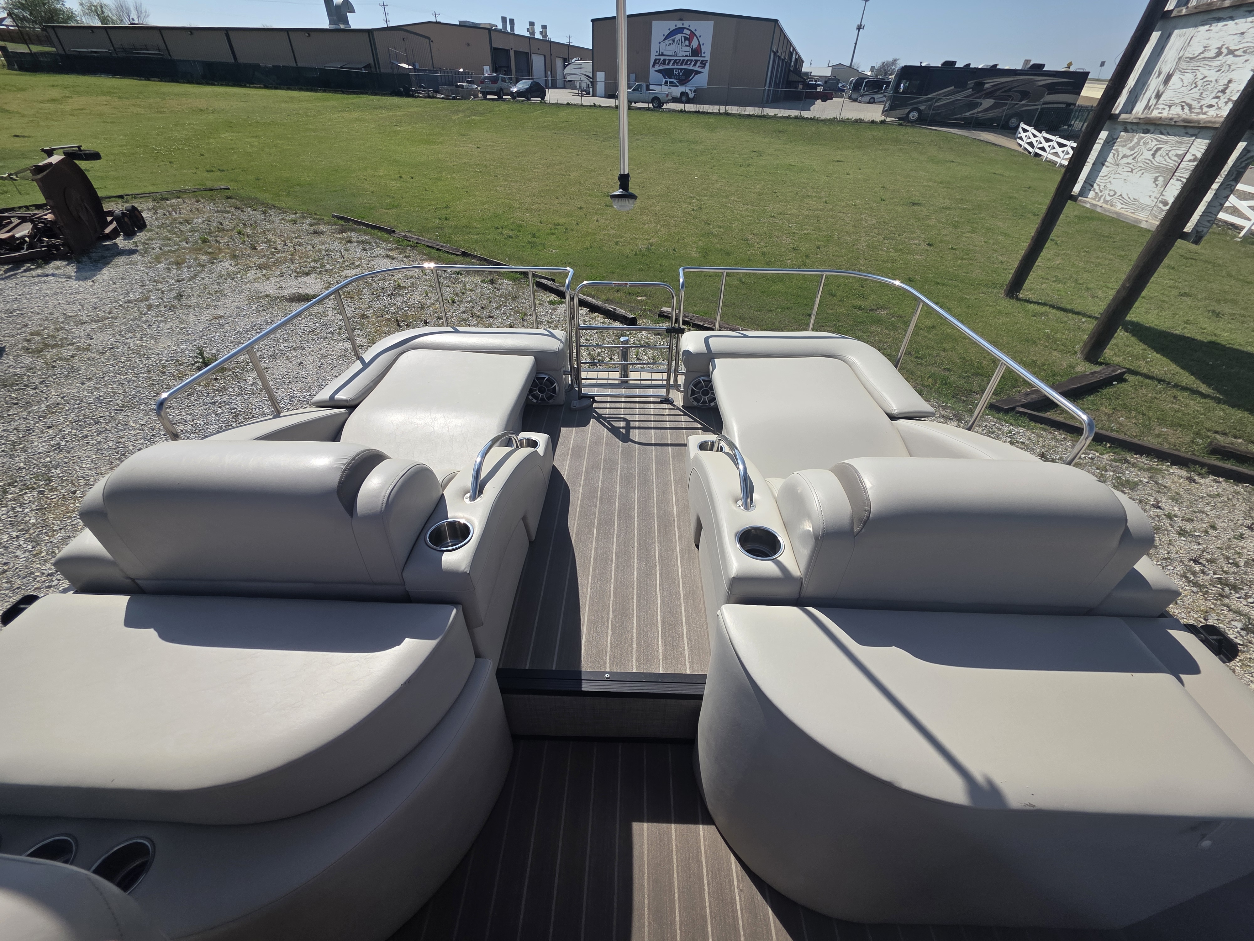 Used 2016 Bennington 2575 QCW I/O, 76249 Krum - Boat Trader