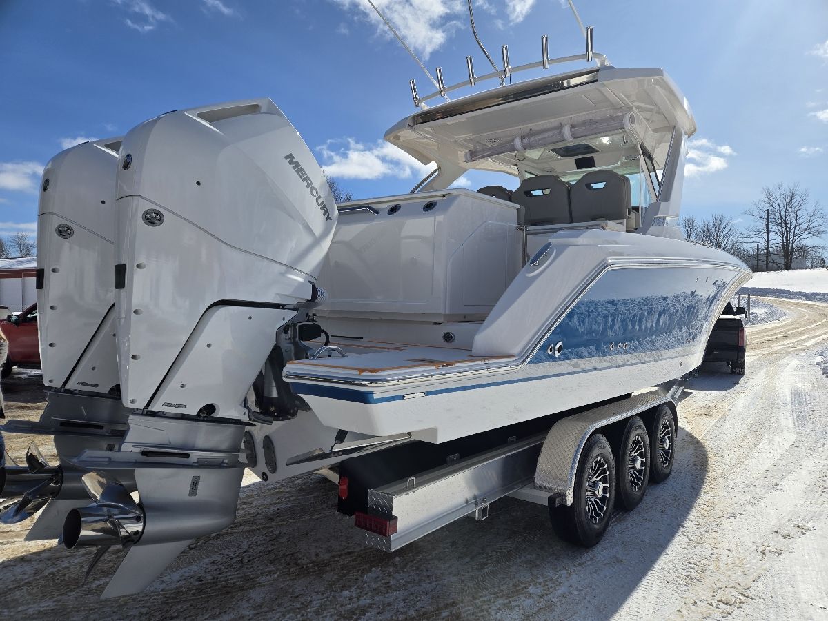 Used 2024 Tiara Sport 34LS, 49720 Charlevoix - Boat Trader